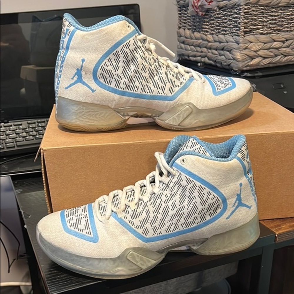 Nike Air Jordan 29 XX9 Pantone Slvr Size 8 717796-108 Ultimate Gift Of Flight